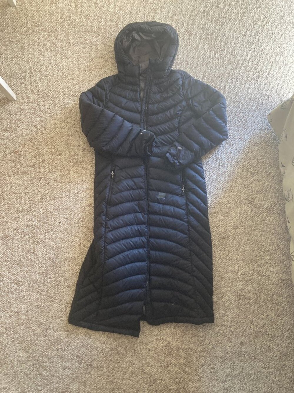 L.L. Bean black Ultralight 850 Down Coat, Long size XS